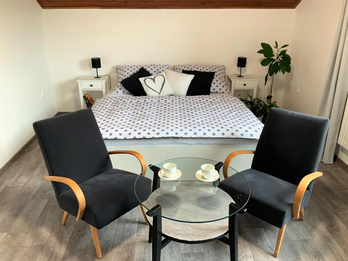 Hostinné Apartman V Podkrovi מראה חיצוני תמונה