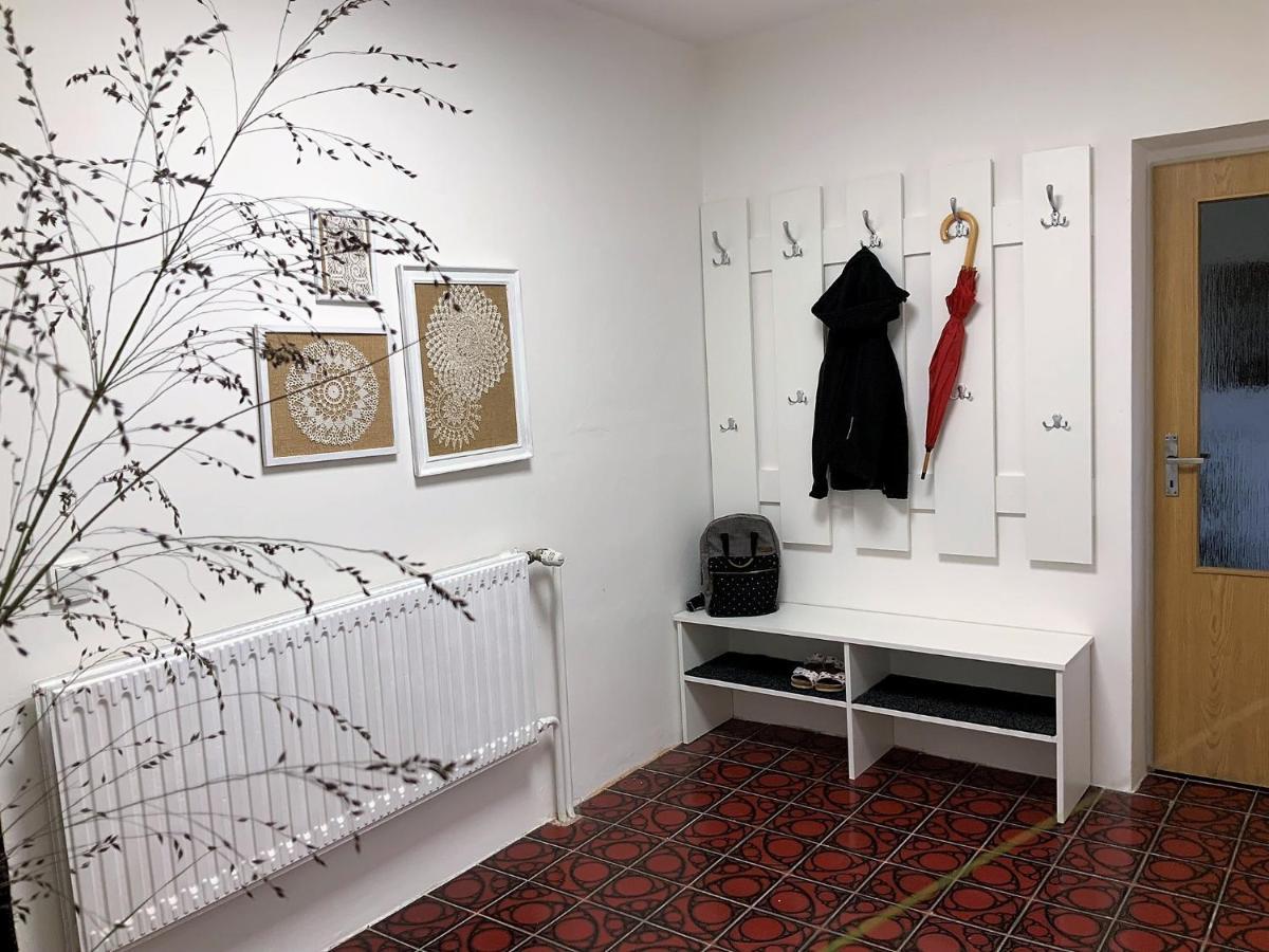 Hostinné Apartman V Podkrovi מראה חיצוני תמונה