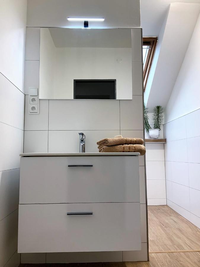 Hostinné Apartman V Podkrovi מראה חיצוני תמונה