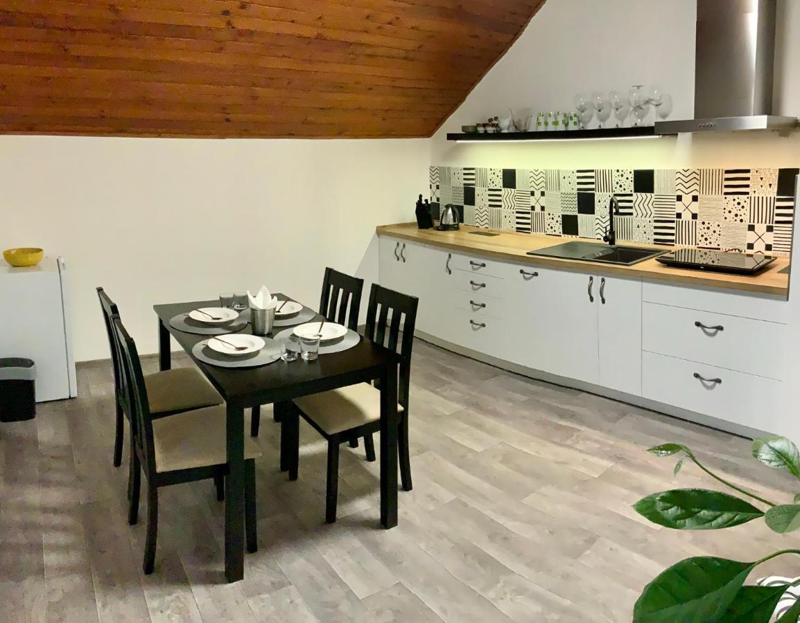Hostinné Apartman V Podkrovi מראה חיצוני תמונה